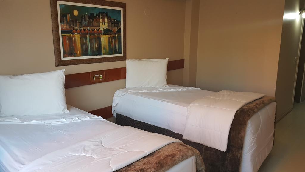 Hotel Portal サンタナ・ド・リヴラメント エクステリア 写真